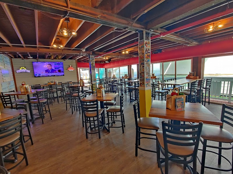 Crabby's On The Pass