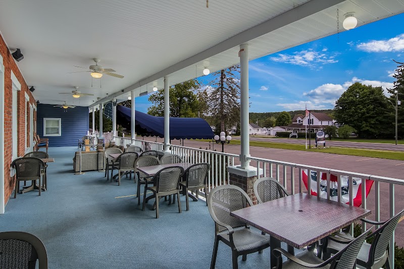 The Blue Pelican Inn &amp; Restaurant &amp; Side Door